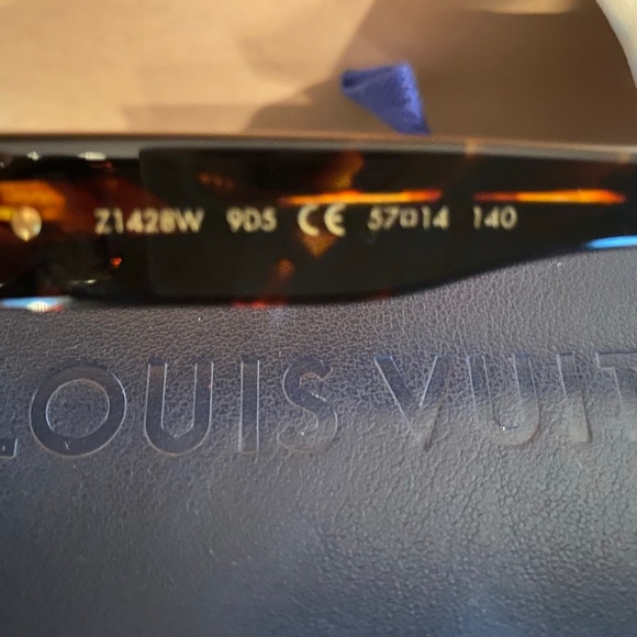 Louis Vuitton  Manhattan Dark Tortoise sunglasses main image 2